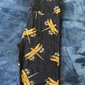 Lularoe OS leggings used Pretty dragonfly print
